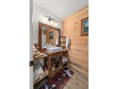 MOTIVATED SELLER!!! Charming 3 bedroom, 2 bath cottage full of - photo 8
