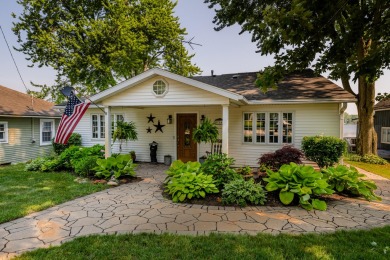 THE perfect lake house!  This lovely remodeled home has 3 beds/ - Lake Home For Sale in Bangor, Michigan