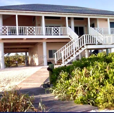 We present Casa Marina, an extraordinary oceanfront retreat - photo 2