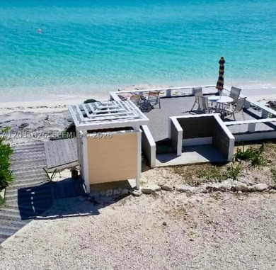 We present Casa Marina, an extraordinary oceanfront retreat - photo 3