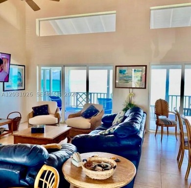 We present Casa Marina, an extraordinary oceanfront retreat - photo 7