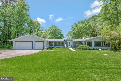 Welcome to this truly exceptional, one-of-a-kind waterfront - photo 2
