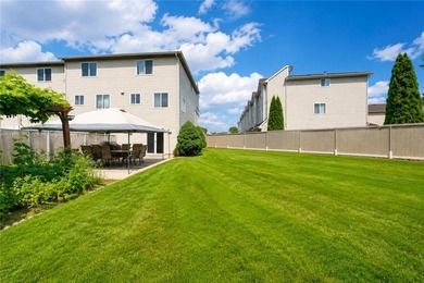 Welcome to 30 Tone Lane, Staten island, NY 10305! Move right - photo 13