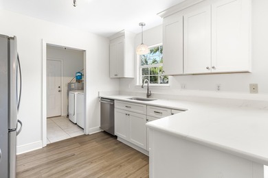 Charming coastal cottage just a few blocks from the sugar-white - photo 16
