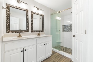 Charming coastal cottage just a few blocks from the sugar-white - photo 21