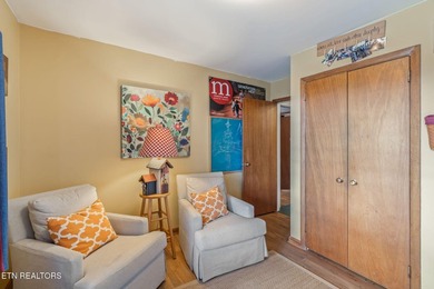 Bring your Buyers! Experience covered-front porch sitting at its - photo 23