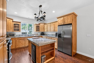 A home designed for adventure, comfort, and entertaining - photo 15