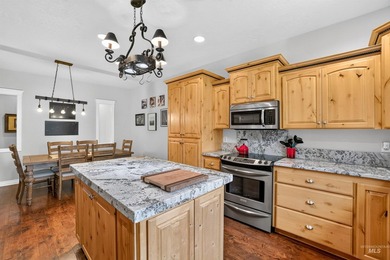 A home designed for adventure, comfort, and entertaining - photo 16
