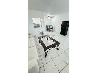 Ideal unit for investors! Georgeous renovated and spacious condo - photo 6