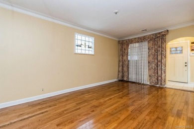 Nestled in the Wakefield neighborhood of the Bronx, 4121 Grace - photo 17