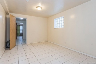 Nestled in the Wakefield neighborhood of the Bronx, 4121 Grace - photo 24
