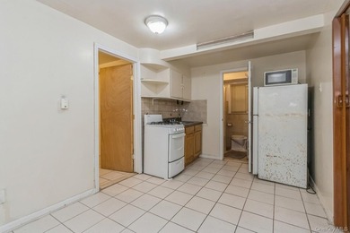 Nestled in the Wakefield neighborhood of the Bronx, 4121 Grace - photo 27
