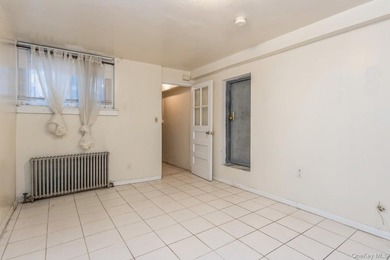 Nestled in the Wakefield neighborhood of the Bronx, 4121 Grace - photo 32