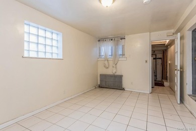 Nestled in the Wakefield neighborhood of the Bronx, 4121 Grace - photo 33