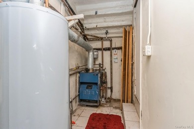 Nestled in the Wakefield neighborhood of the Bronx, 4121 Grace - photo 34