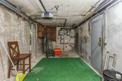 Nestled in the Wakefield neighborhood of the Bronx, 4121 Grace - photo 36