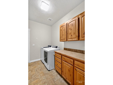 A home designed for adventure, comfort, and entertaining - photo 41