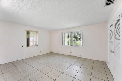 Rare triplex offering in the heart of SoSo, one of West Palm - photo 15