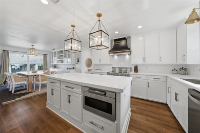 Enjoy incredible open-water living with 100 feet of shoreline - photo 9
