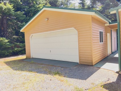 Private Country Retreat in Port Orford! Welcome to 42065 Vista - photo 23