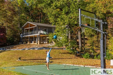 Welcome to an extraordinary lakefront estate on Lake Toxaway - photo 32
