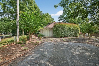 Check out this property! Super well kept RV with a large - photo 33