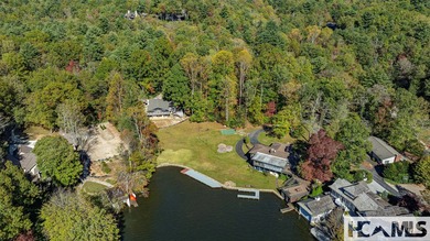 Welcome to an extraordinary lakefront estate on Lake Toxaway - photo 34