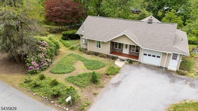 Charming Lakefront cottage home in the Mount Laurel Estates - photo 1