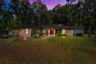 (private lake, pond, creek) Home For Sale in Gainesville Florida