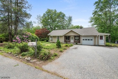 Charming Lakefront cottage home in the Mount Laurel Estates - photo 2