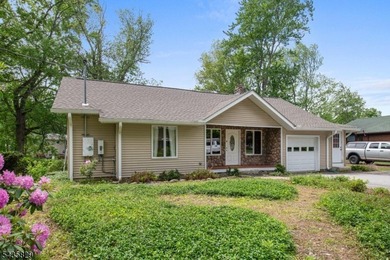 Charming Lakefront cottage home in the Mount Laurel Estates - photo 3
