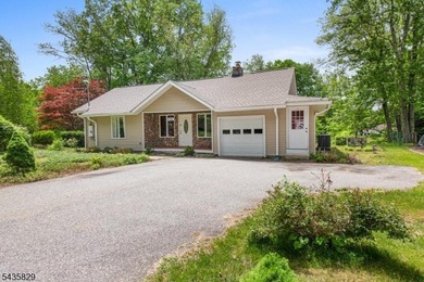 Charming Lakefront cottage home in the Mount Laurel Estates - photo 5