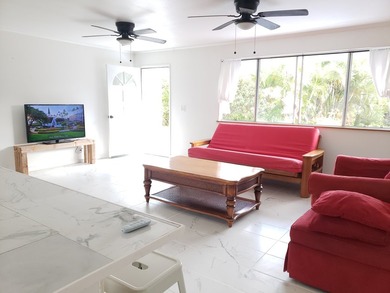 Bright and clean 3 bed/3 bath house on Lush One-Acre Property - photo 5