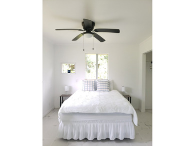 Bright and clean 3 bed/3 bath house on Lush One-Acre Property - photo 9
