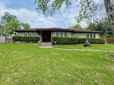 Investor special in South Dallas near Cedar Crest Golf Course - photo 1