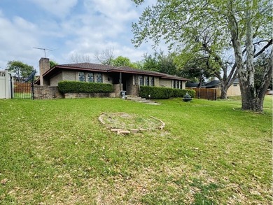 Investor special in South Dallas near Cedar Crest Golf Course - photo 2