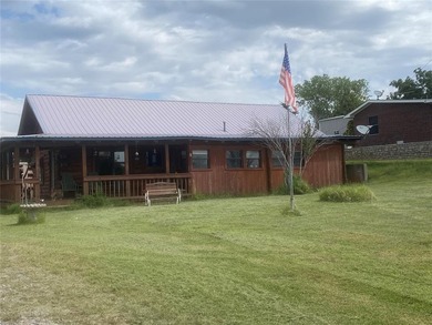 Log cabin ready to enjoy. Lake views and great location with - photo 2