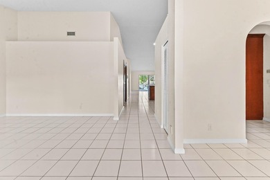 Welcome to a beautifully maintained 3 bedrooms and 2 bathrooms - photo 4