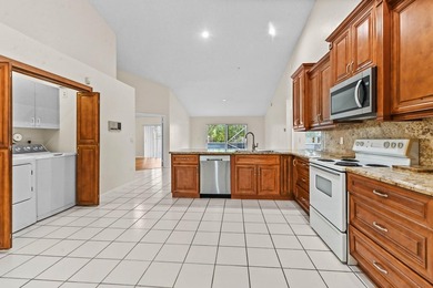 Welcome to a beautifully maintained 3 bedrooms and 2 bathrooms - photo 5