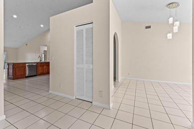 Welcome to a beautifully maintained 3 bedrooms and 2 bathrooms - photo 7