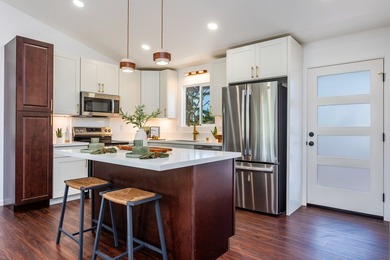 Welcome to this beautifully crafted brand new 3 bedroom, 2 - photo 5