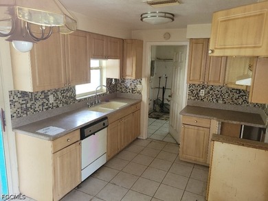 OPPORTUNITY KNOCKS on this 3BR/2BA home in South Fort Myers! - photo 3