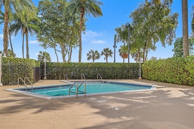 Wonderful 2 bedroom/ 2 bath condo in Bayshore Place with