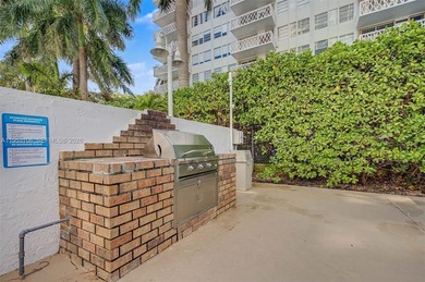 Wonderful 2 bedroom/ 2 bath condo in Bayshore Place with