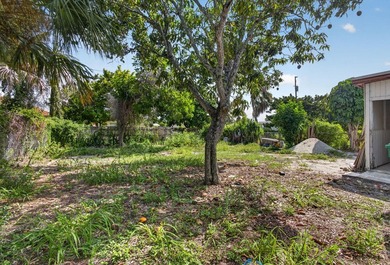 Welcome to this charming 3-bedroom, 1-bathroom home perfectly - photo 20