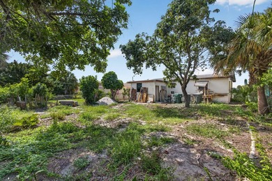 Welcome to this charming 3-bedroom, 1-bathroom home perfectly - photo 21