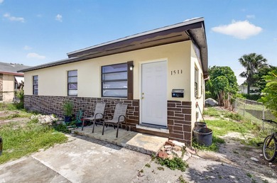 Welcome to this charming 3-bedroom, 1-bathroom home perfectly - photo 25