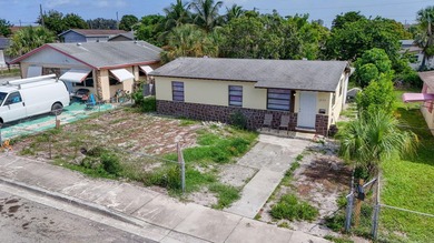 Welcome to this charming 3-bedroom, 1-bathroom home perfectly - photo 26