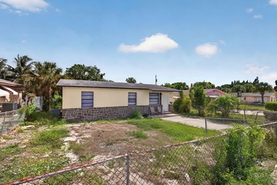 Welcome to this charming 3-bedroom, 1-bathroom home perfectly - photo 28
