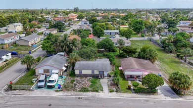Welcome to this charming 3-bedroom, 1-bathroom home perfectly - photo 31